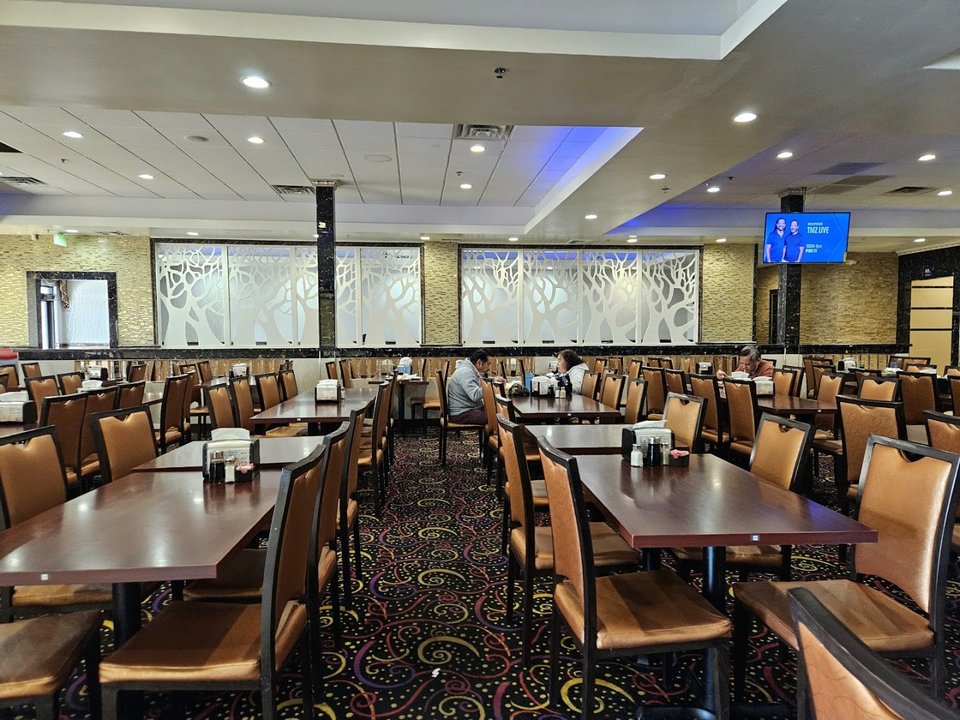 Buffet restaurant entrance on Knott Avenue